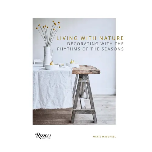Living with Nature: Decorating with the Rhythms of the Seasons - Hardcover