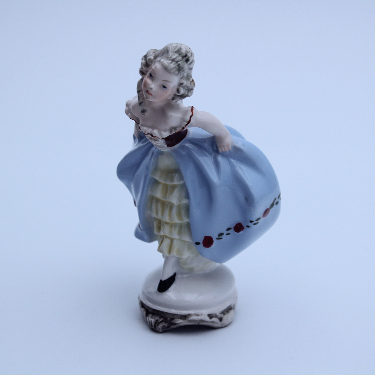 Fratelli Perdomello Coppia Bambini Figurine – Hand‑Finished Porcelain Accent