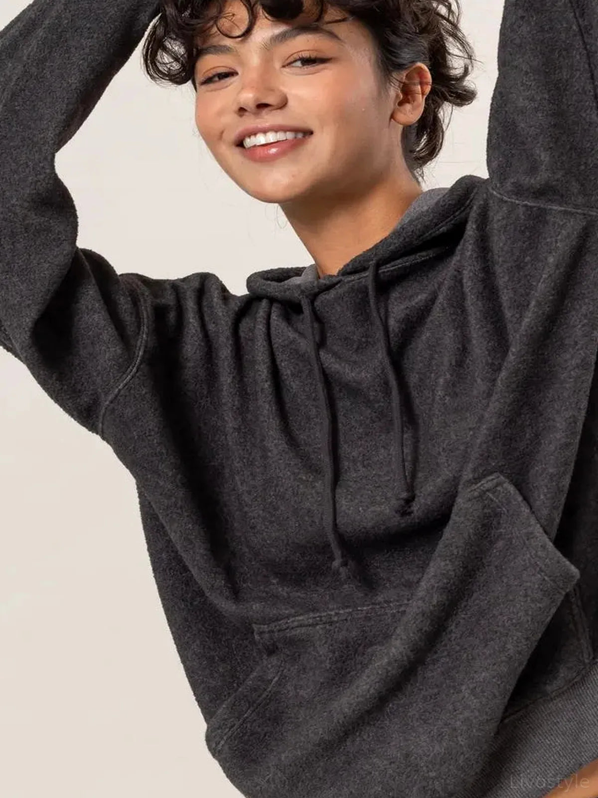 Cozy Long-Sleeve Hoodie with Practical Kangaroo Pocket