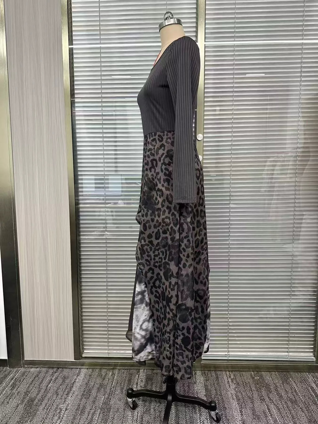 Ribbed Knit Leopard Print Patchwork Maxi Dress