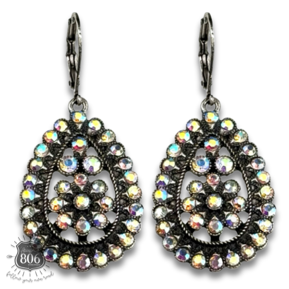 Stone studded teardrop earring