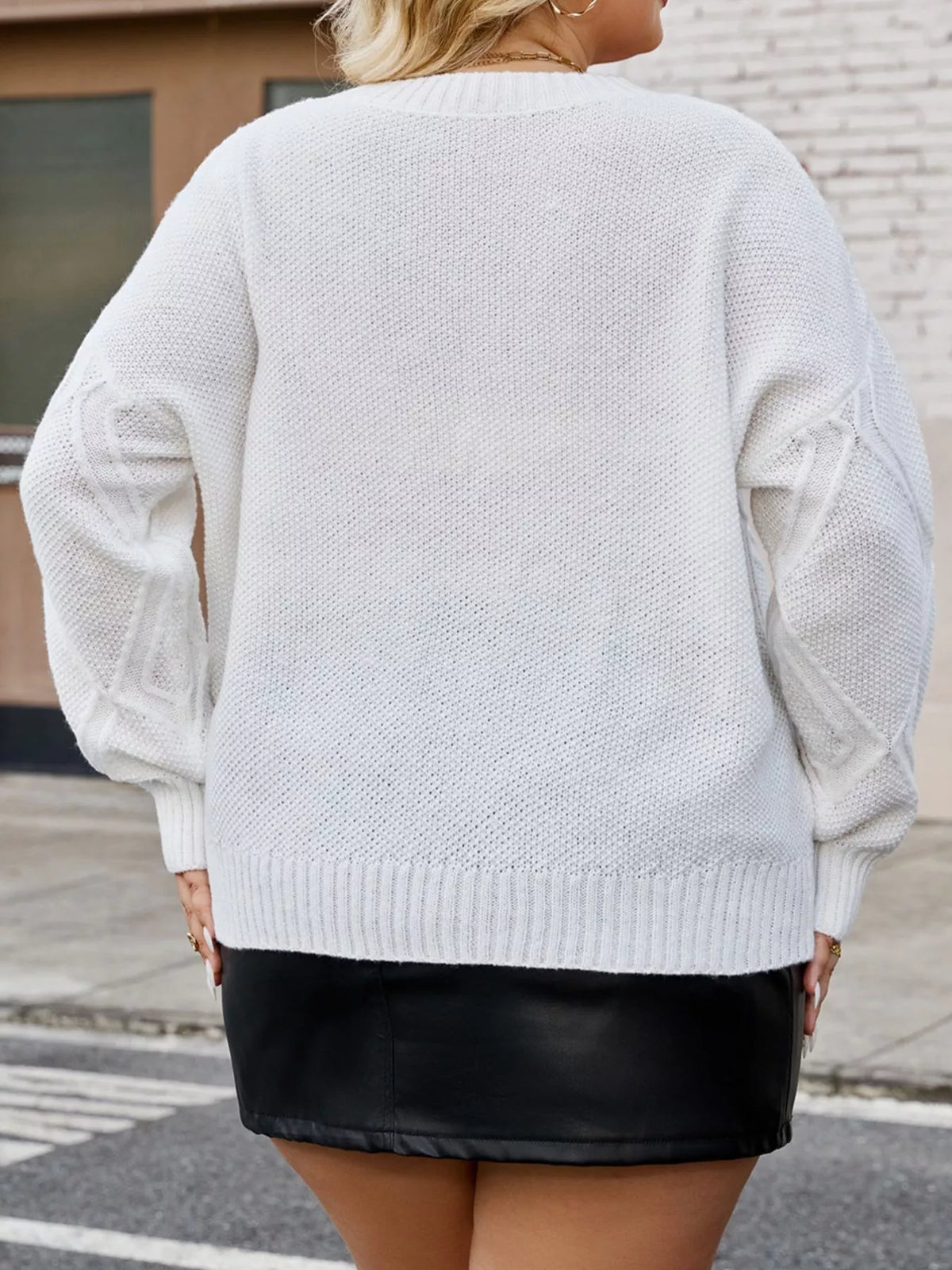 Plus Size Diamond Pattern Round Neck Sweater