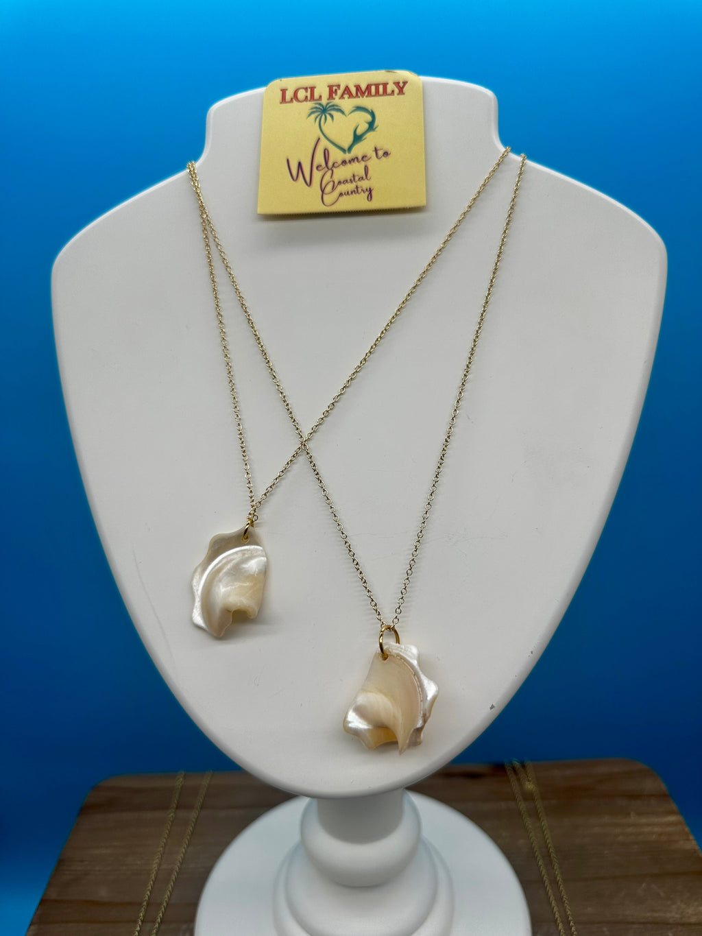 Astrea Undosa Shell Necklace
