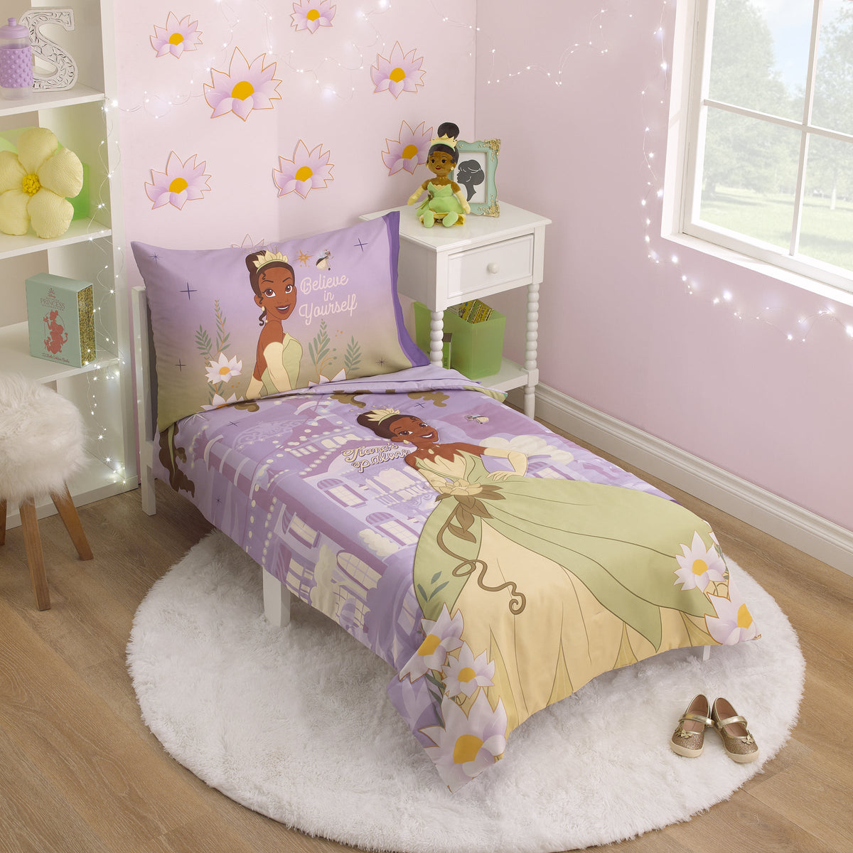 NoJo Disney Princess Tiana Create Your World 4 Piece Toddler Bed Set - Comforter, Fitted Bottom Sheet, Flat Top Sheet, Reversible Pillowcase, Lavender, Green, Yellow