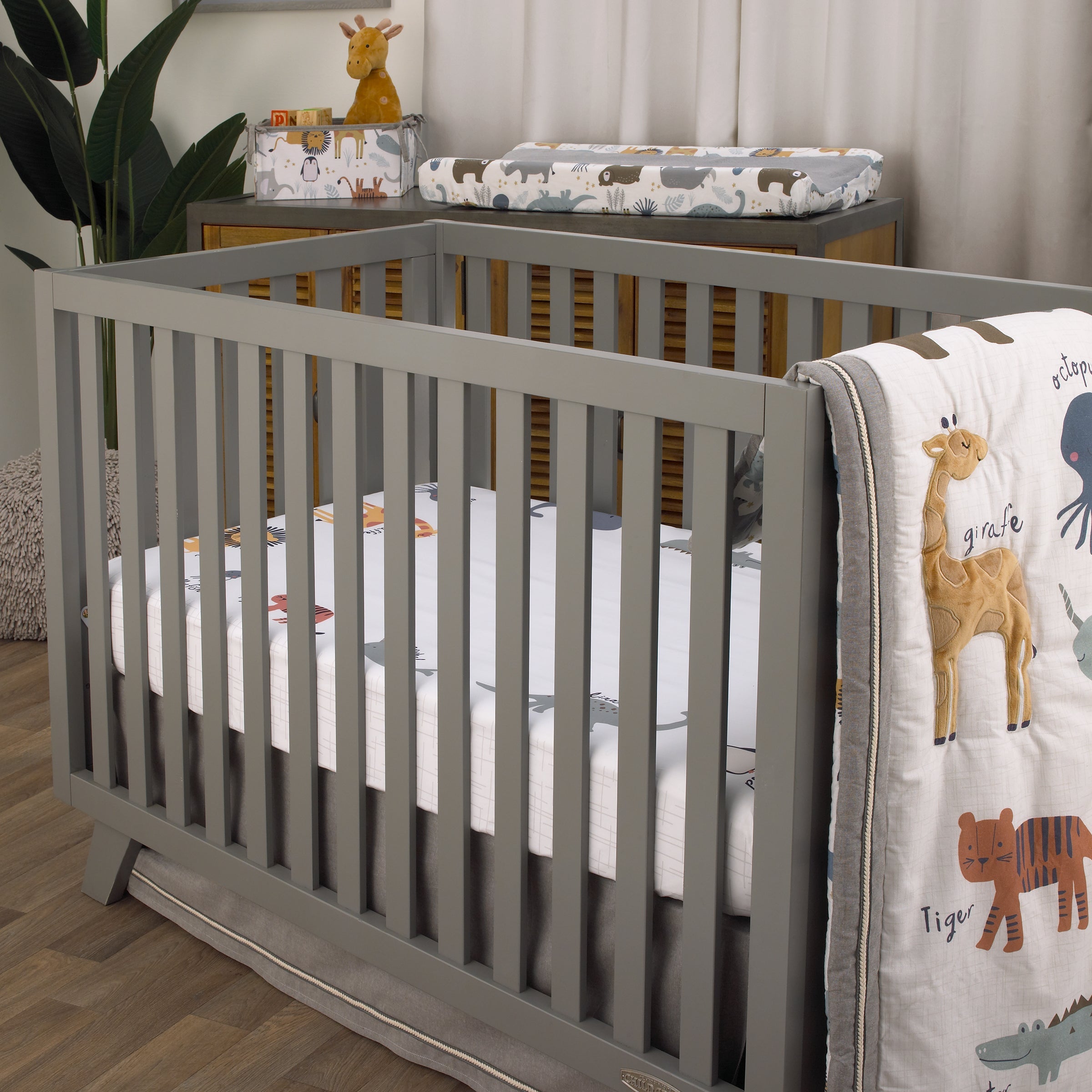 Zoo Animals Multi Character 100% Cotton Photo Op Fitted Crib Sheet