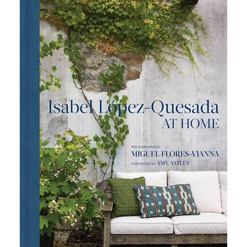 At Home: Isabel López-Quesada: Combining Period and Contemporary Furniture and Art, the Homes of Isabel López-Quesada Are Unforgettable - Hardcover