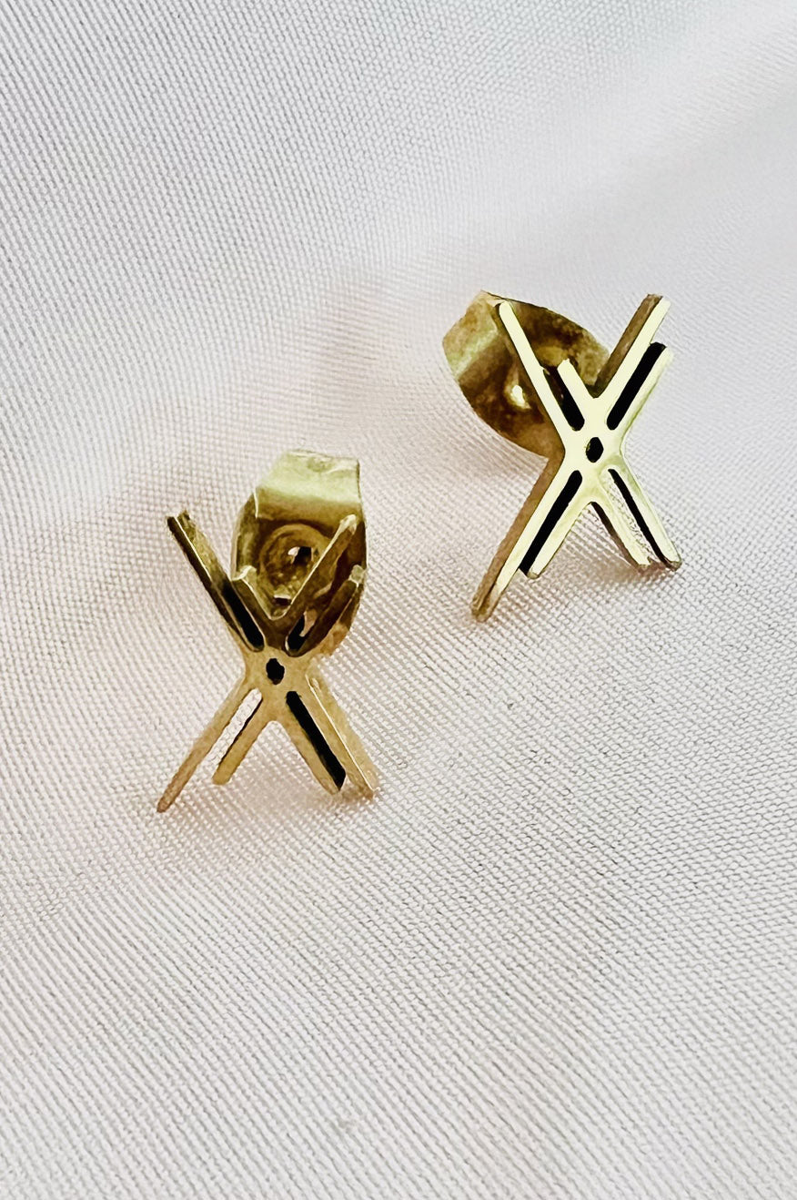XX 18k GOLD STUD EARRINGS