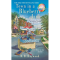 Town in a Blueberry Jam: Town in a Blueberry Jam: A Candy Holliday Murder Mystery - Mass Market Paperbound